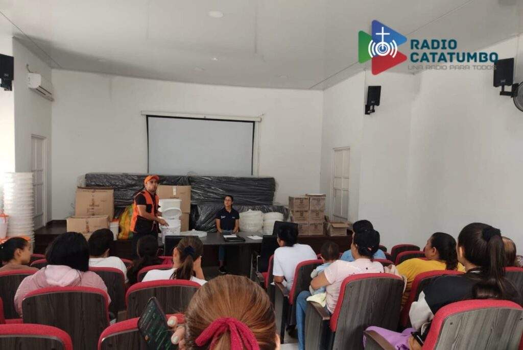 Entrega de ayudas humanitarias