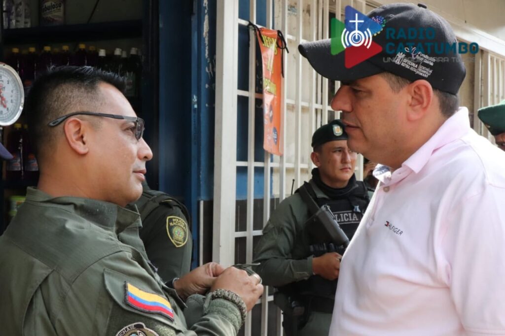 Autoridades en el mercado