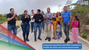 Campesinos aprendices del SENA en la nueva placa huella de la vereda del Llano de Los Trigos en Ocaña, Norte de Santander / Foto: Redes Sociales