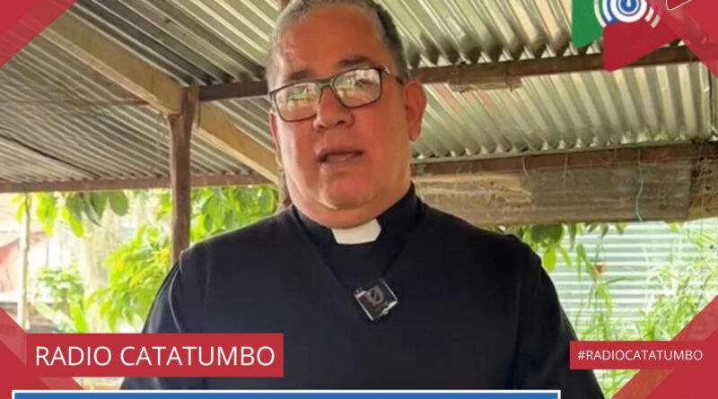 La Parroquia San Antonio de Padua liderada por el Pbro. Linersi León sigue avanzando en la construcción de una vivienda para una familia de escasos recursos en el barrio Tierra Santa en Ocaña, Norte de Santander / Video: Parroquia San Antonio de Padua