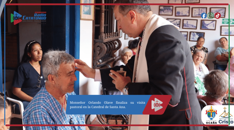 Monseñor Orlando Olave finaliza su visita pastoral en la Catedral de Santa Ana.