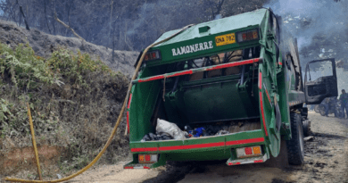 Vechículo recolector de la ESPO S.A. Incinerado en la via al relleno sanitario.