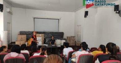 Entrega de ayudas humanitarias