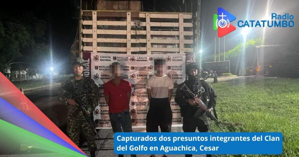 Los dos capturados fueron interceptados por tropas del Batallón Ricaurte cuando transportaban el combustible en camiones adaptados con compartimientos ocultos / Foto: Ejército Nacional