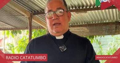 La Parroquia San Antonio de Padua liderada por el Pbro. Linersi León sigue avanzando en la construcción de una vivienda para una familia de escasos recursos en el barrio Tierra Santa en Ocaña, Norte de Santander / Video: Parroquia San Antonio de Padua