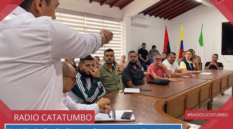 Con el fin de mantener el orden y la sana convivencia en la ciudad el Secretario de Gobierno de Ocaña, Hugo Guerrero, se reunió con propietarios de establecimientos nocturnos, incluyendo miembros de Asobares para socializar los requisitos legales y administrativos que deben cumplir de cara a la temporada de fin de año y el inicio de 2026 / Foto: Alcaldía de Ocaña
